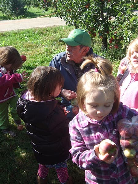 School Groups and field trips to the Orchard
